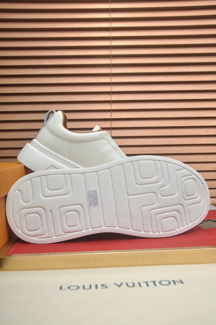 Men's shoes 💰480💶【LOUIS VUITTON】(Full sheepskin lining) Same style as LV Louis Vuitton official website [satisfied] original single hot model LV original factory cowhide 👑1:1 original board sheepskin lining 👘 imported cowhide for the upper. Body accessories one-to-one mold opening 💪 counter quality 🙏 Dear friends, if you are still worried about wearing matching shoes 💋, then these shoes are your best choice 🎁🎁! 38-45 (45 is custom-made and cannot be returned or exchanged)